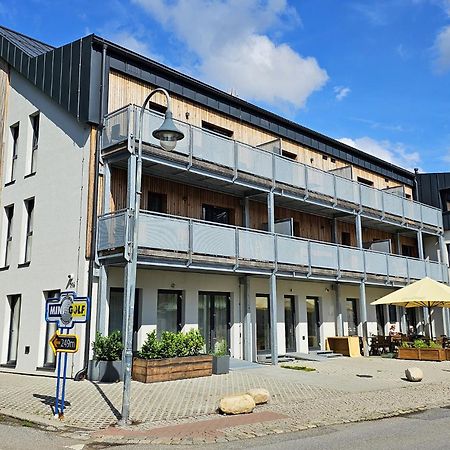 Enjoyharrachov - Atraktivni Slunny Klimatizovany Apartman 14 V Centru Harrachova Se Saunou, Parkovanim, Wifi-Wlan, Sat, Herni Konzoli, Pc S Win 10, Netflix Zdarma A Moznosti Dobijeni Auta S Jedinecnym Vyhledem Na Certovu Horu Se Skokanskymi Mustky Buitenkant foto