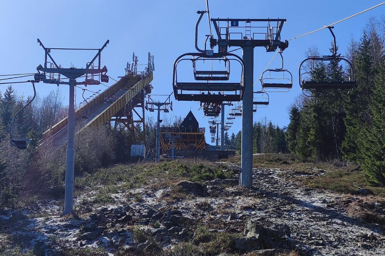 Enjoyharrachov - Atraktivni Slunny Klimatizovany Apartman 14 V Centru Harrachova Se Saunou, Parkovanim, Wifi-Wlan, Sat, Herni Konzoli, Pc S Win 10, Netflix Zdarma A Moznosti Dobijeni Auta S Jedinecnym Vyhledem Na Certovu Horu Se Skokanskymi Mustky Buitenkant foto
