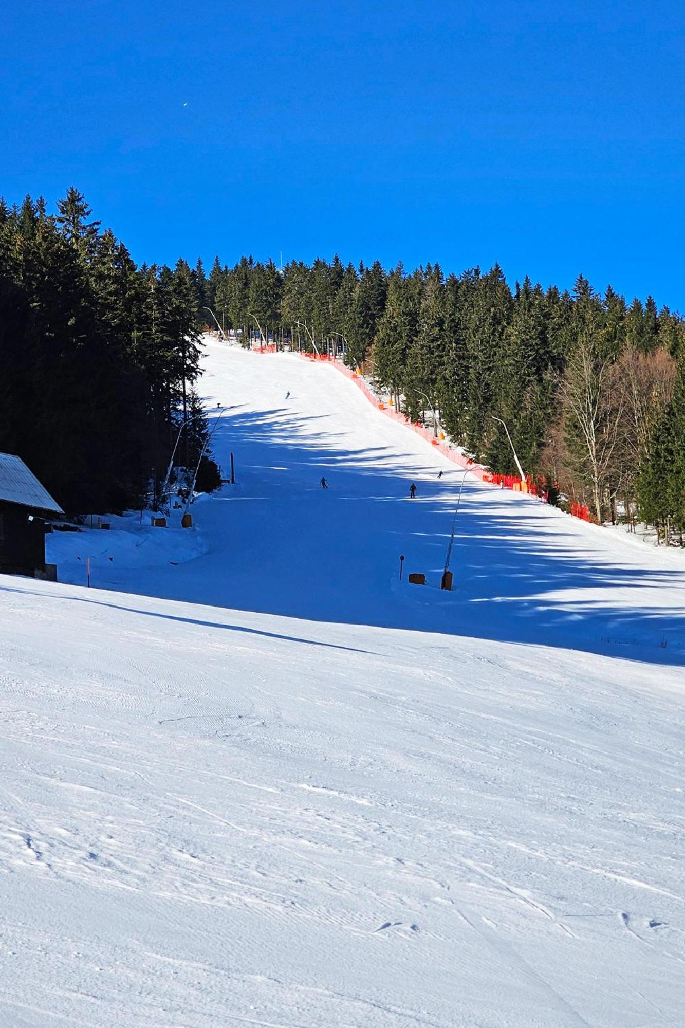 Enjoyharrachov - Atraktivni Slunny Klimatizovany Apartman 14 V Centru Harrachova Se Saunou, Parkovanim, Wifi-Wlan, Sat, Herni Konzoli, Pc S Win 10, Netflix Zdarma A Moznosti Dobijeni Auta S Jedinecnym Vyhledem Na Certovu Horu Se Skokanskymi Mustky Buitenkant foto