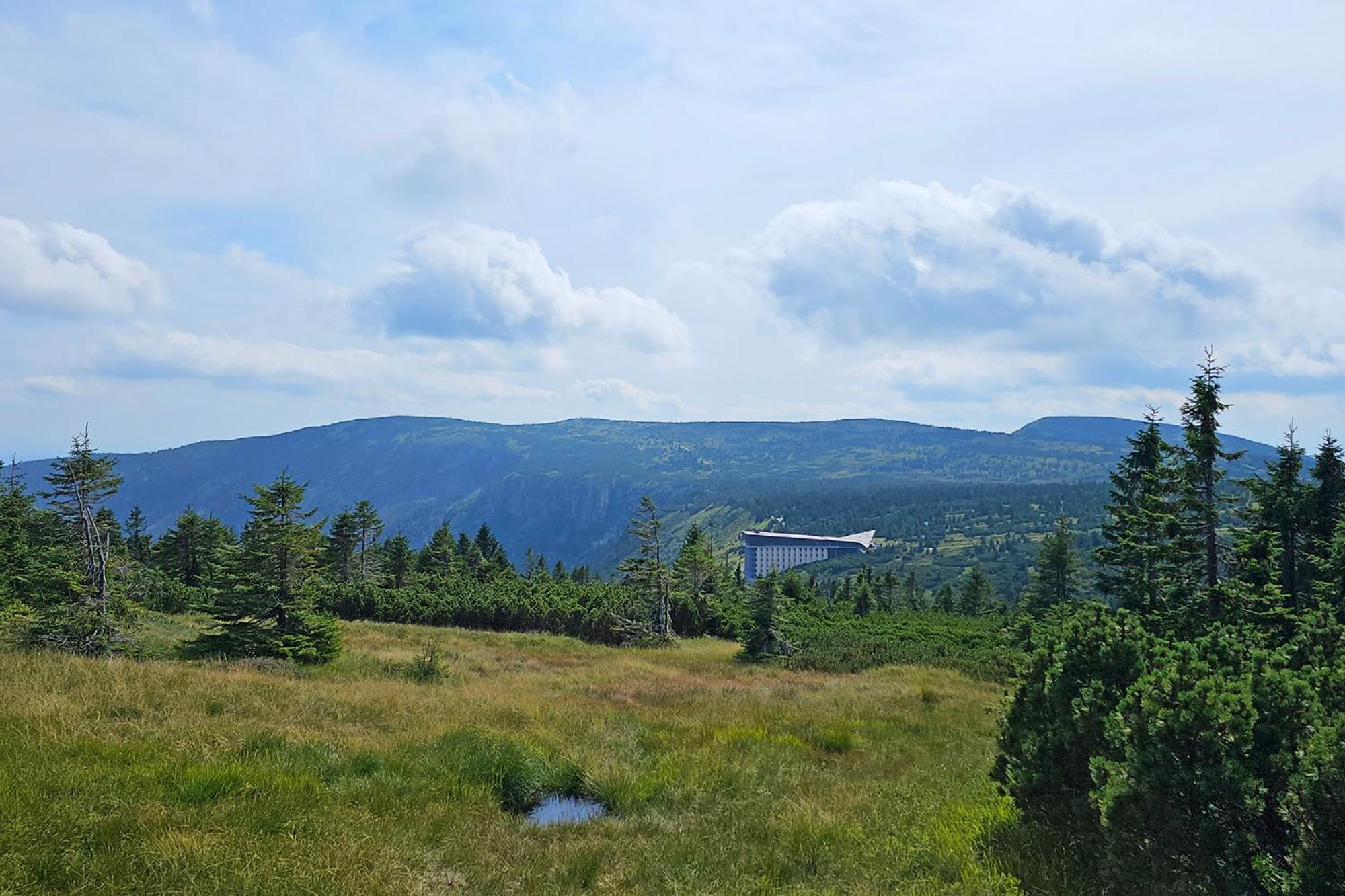 Enjoyharrachov - Atraktivni Slunny Klimatizovany Apartman 14 V Centru Harrachova Se Saunou, Parkovanim, Wifi-Wlan, Sat, Herni Konzoli, Pc S Win 10, Netflix Zdarma A Moznosti Dobijeni Auta S Jedinecnym Vyhledem Na Certovu Horu Se Skokanskymi Mustky Buitenkant foto
