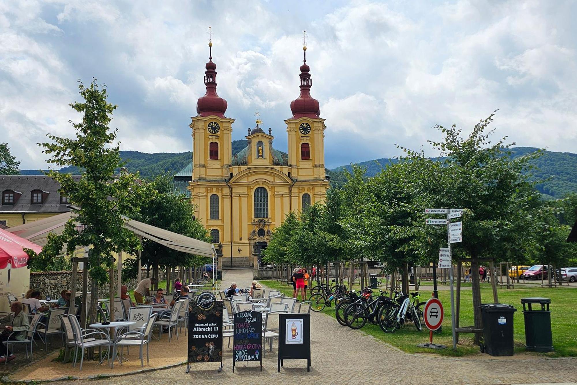 Enjoyharrachov - Atraktivni Slunny Klimatizovany Apartman 14 V Centru Harrachova Se Saunou, Parkovanim, Wifi-Wlan, Sat, Herni Konzoli, Pc S Win 10, Netflix Zdarma A Moznosti Dobijeni Auta S Jedinecnym Vyhledem Na Certovu Horu Se Skokanskymi Mustky Buitenkant foto