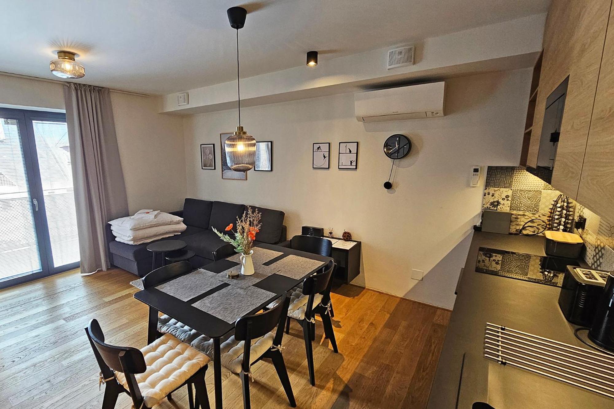 Enjoyharrachov - Atraktivni Slunny Klimatizovany Apartman 14 V Centru Harrachova Se Saunou, Parkovanim, Wifi-Wlan, Sat, Herni Konzoli, Pc S Win 10, Netflix Zdarma A Moznosti Dobijeni Auta S Jedinecnym Vyhledem Na Certovu Horu Se Skokanskymi Mustky Buitenkant foto